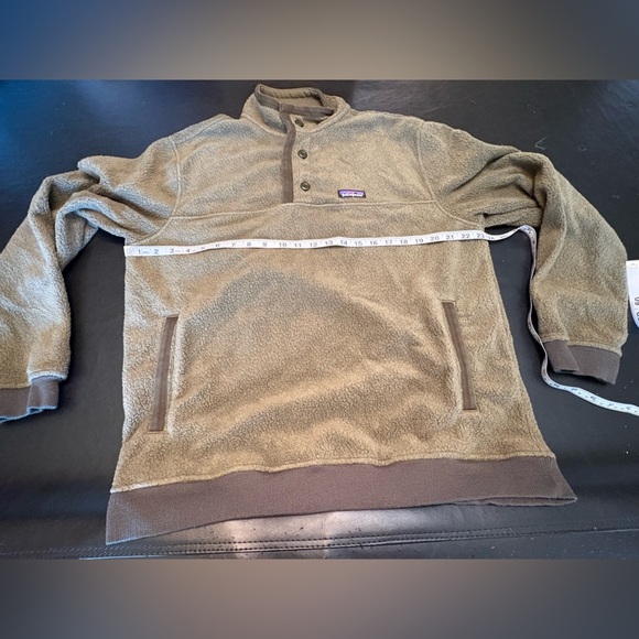 Patagonia Forest Green Fleece Jacket size Large w/ Three Button Closure. - Picture 10 of 13